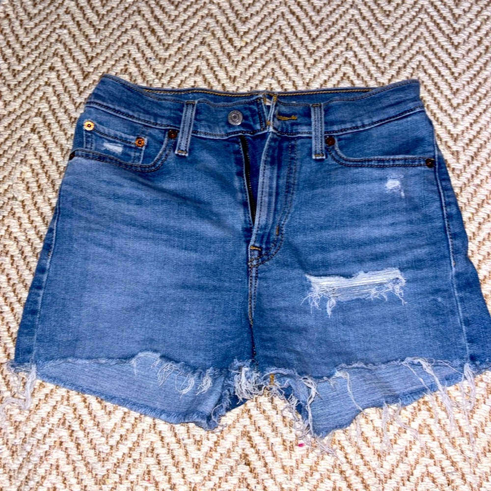 High Rise Levi Shorts! Great condition!